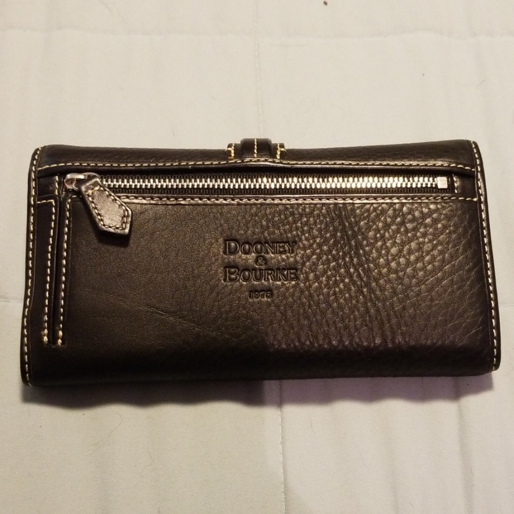 Black leather Dooney & Burke wallet